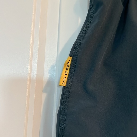 NiKE Running Live strong Shorts Size Medium - Picture 3 of 6